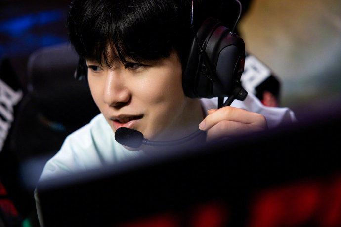 动期间实行 动期间实行