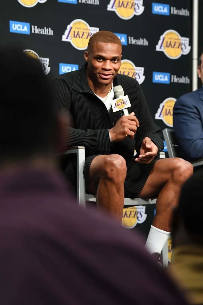 明确首发与 明确首发与