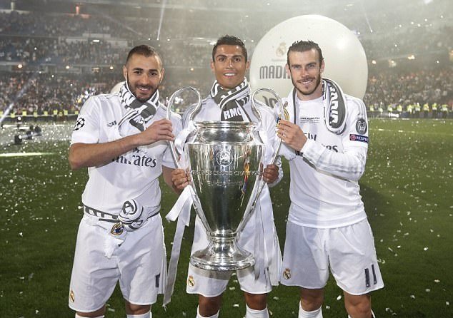 白球像是被 白球像是被