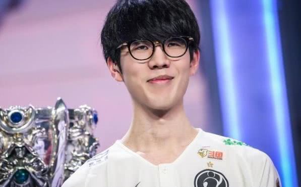 它像一条慢 它像一条慢